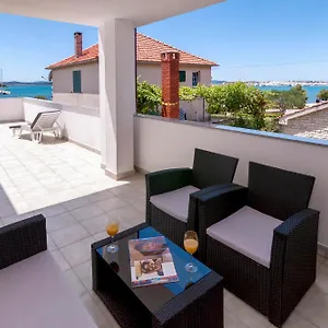  Apartman White